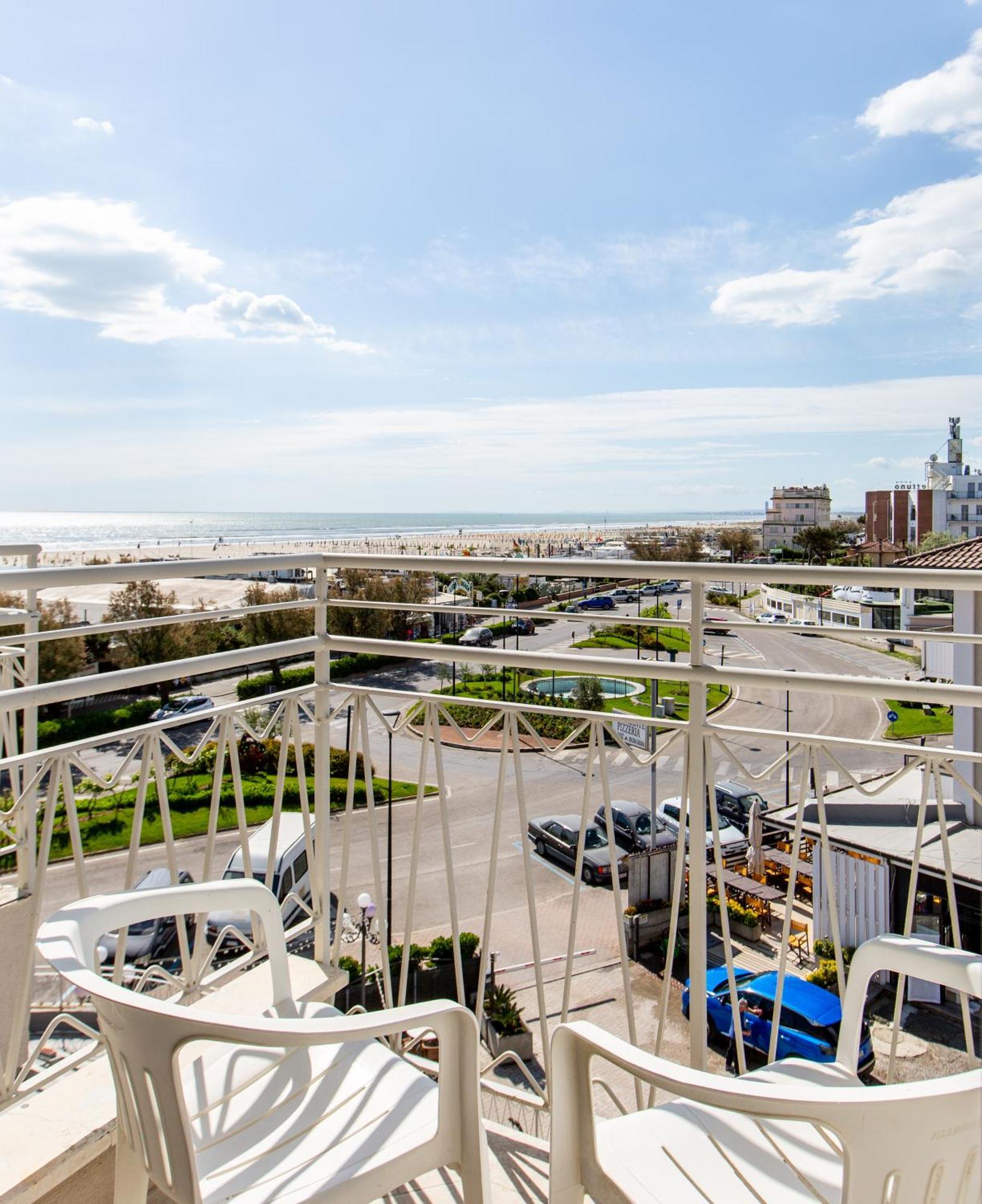 Lungomare Hotel 3*